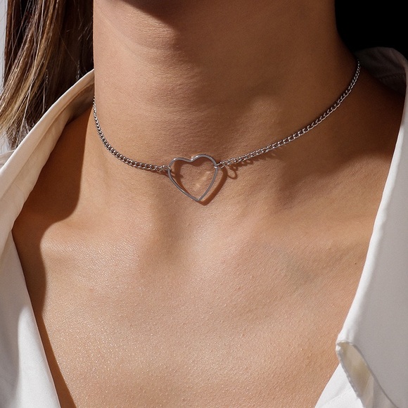 ⚜️[𝟯/$𝟭𝟴]⚜️Silver Heart Delicate Choker NEW - Picture 5 of 10